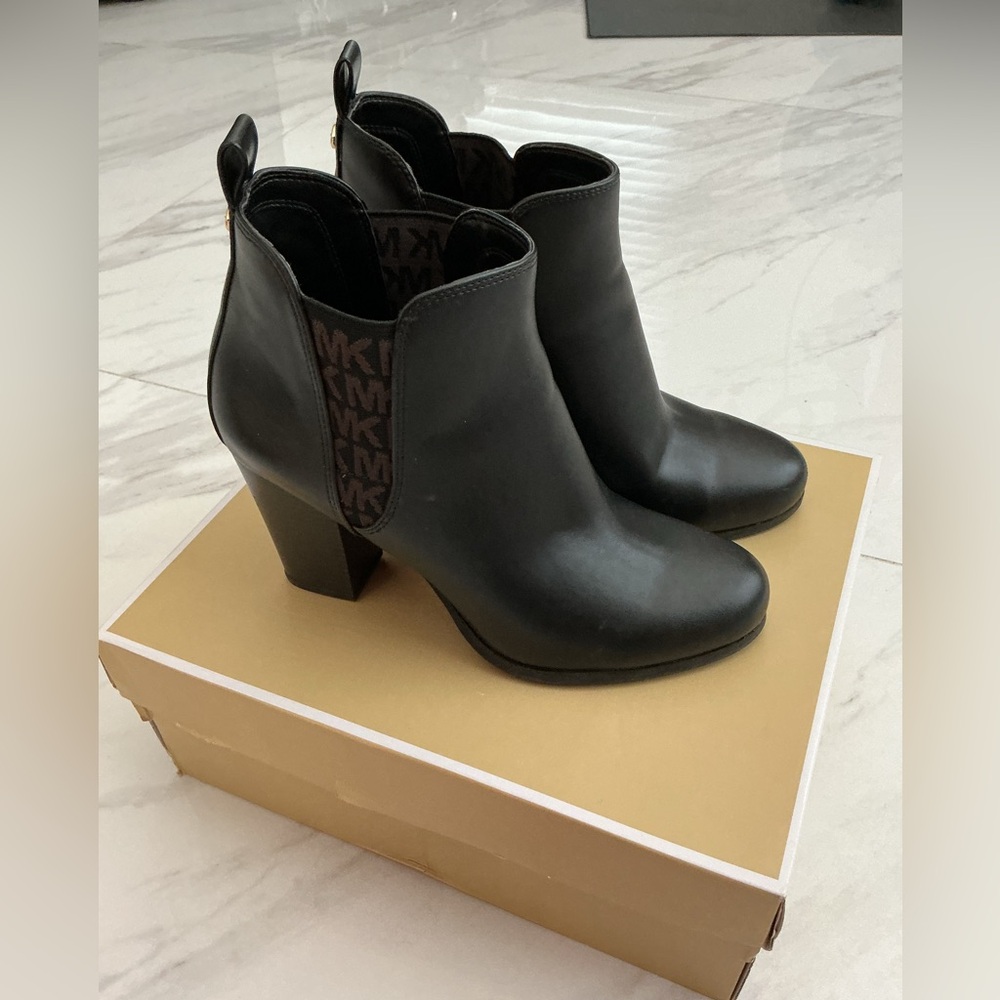 🍁 It's Fall, Y'all! Michael Kors Evaline Heeled Booties